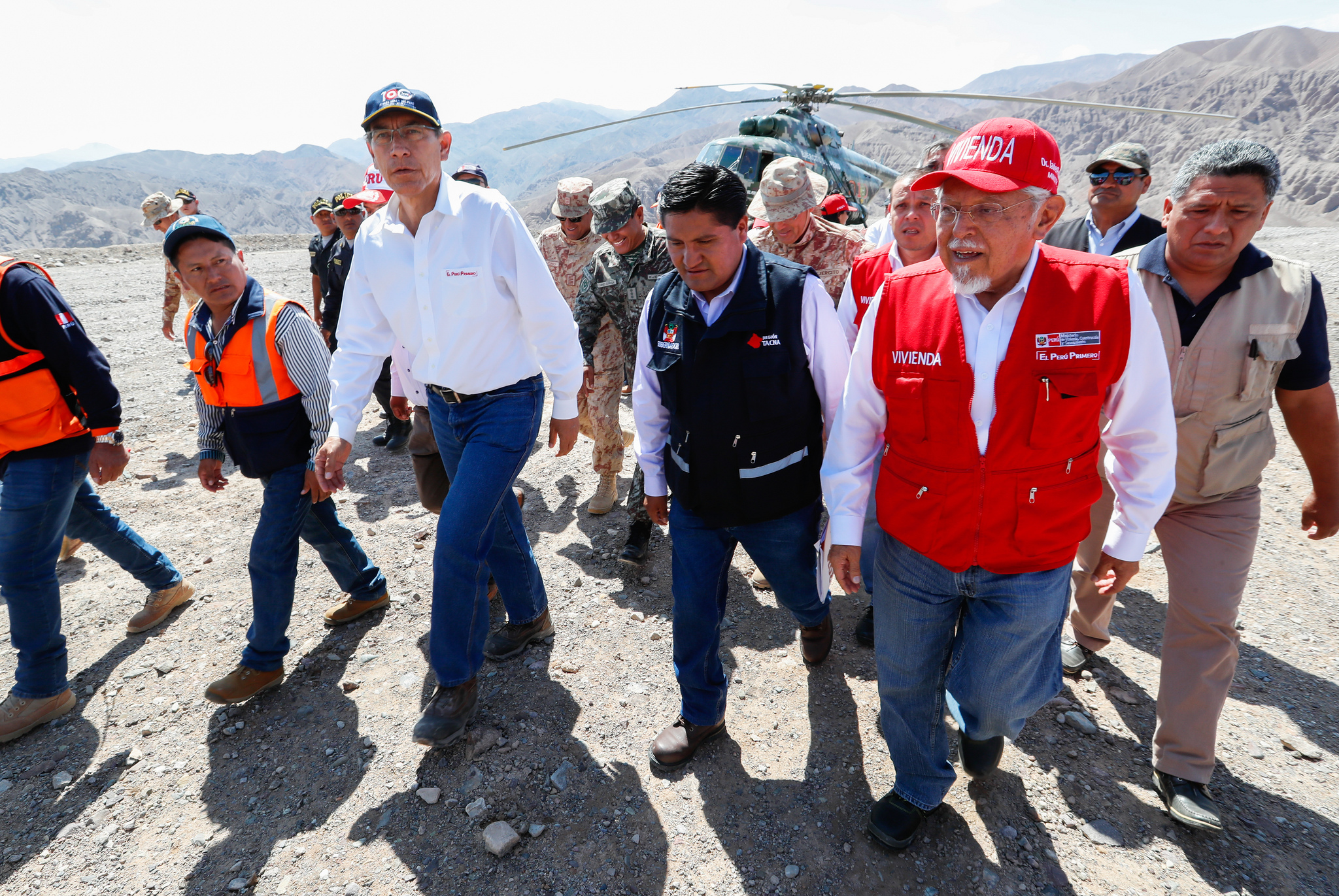 Ministro de Vivienda entrega primer lote de módulos temporales y 10 toneladas de ayuda en Mirave