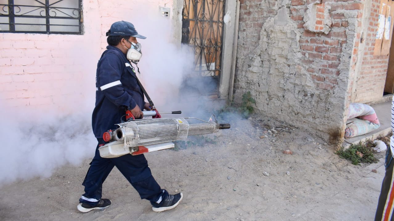 Fumigan más de 2400 viviendas para combatir el dengue en la región Piura