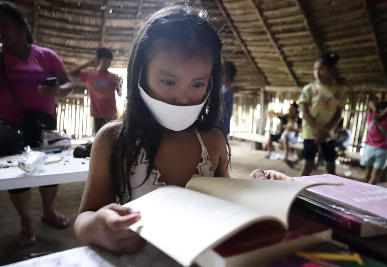 Ministerio de Cultura visitó la comunidad Bora de San Cirilo en Loreto para entregar un lote de libros