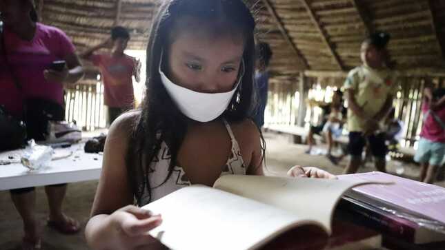 Ministerio de Cultura visitó la comunidad Bora de San Cirilo en Loreto para entregar un lote de libros