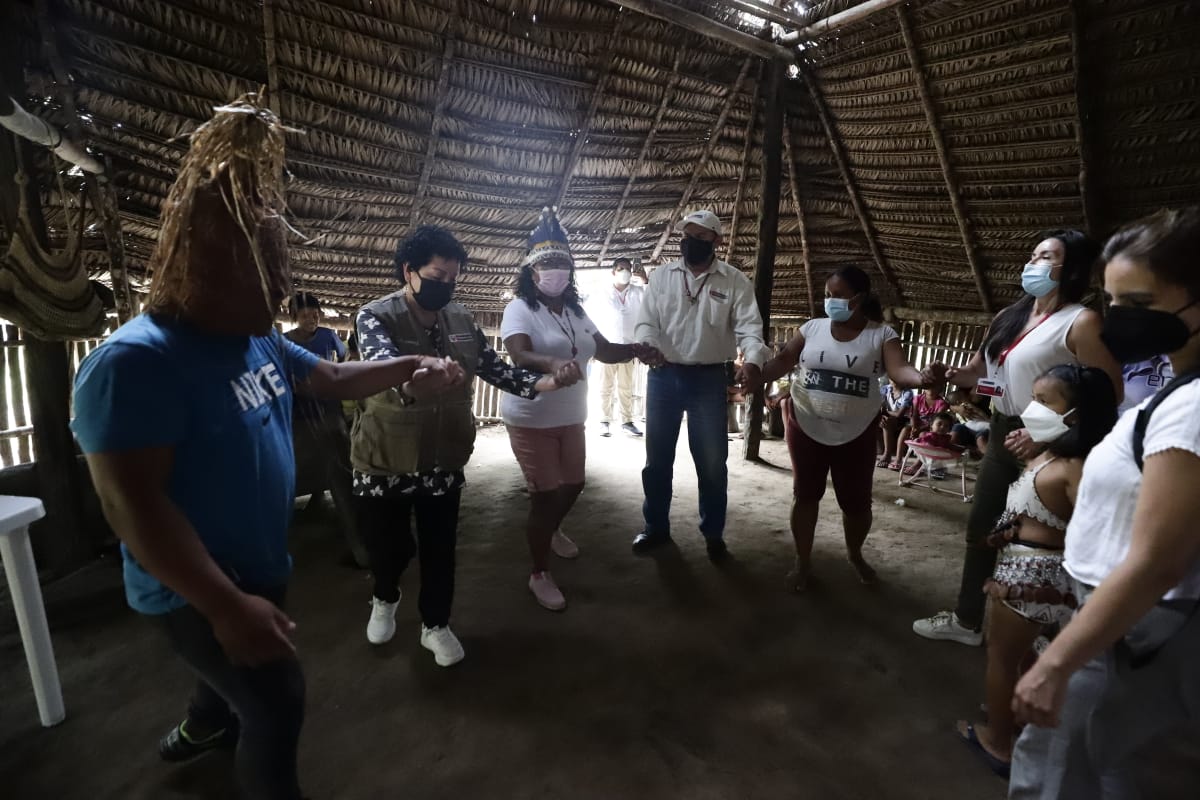 Ministerio de Cultura visitó la comunidad Bora de San Cirilo en Loreto para entregar un lote de libros