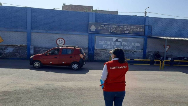 Contraloría detectó exámenes de manejo vehicular sin previa comprobación de identidad de postulantes