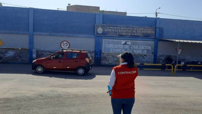 Contraloría detectó exámenes de manejo vehicular sin previa comprobación de identidad de postulantes