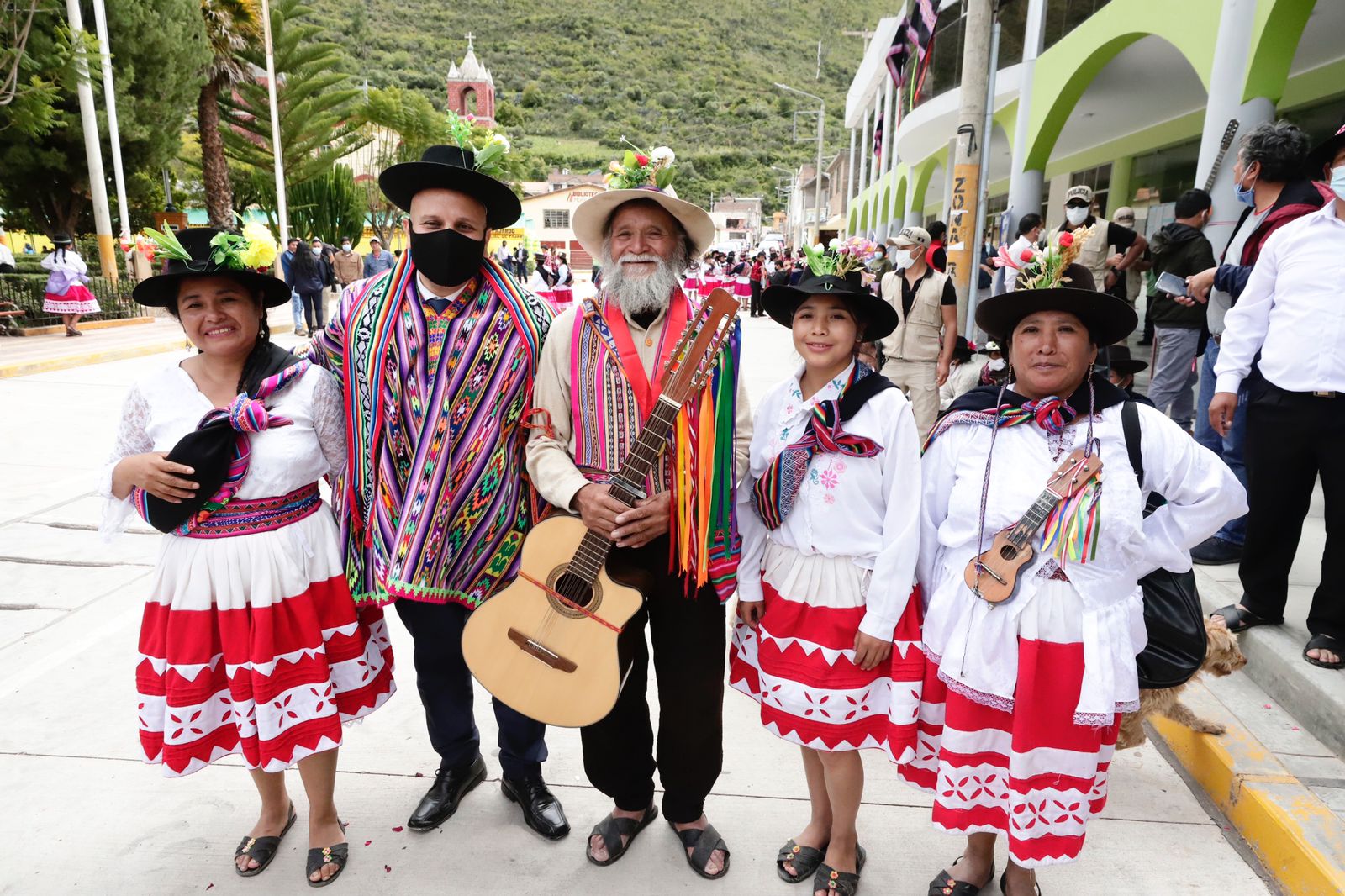 Ayacucho: Ministro de Cultura entregó Declaratoria de Patrimonio Cultural a danza Pum Pin Fajardino