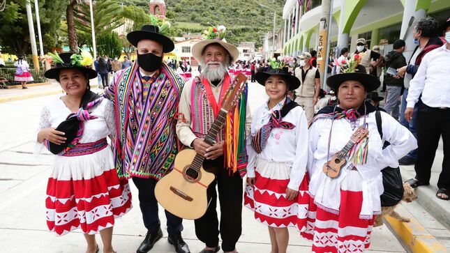 Ayacucho: Ministro de Cultura entregó Declaratoria de Patrimonio Cultural a danza Pum Pin Fajardino