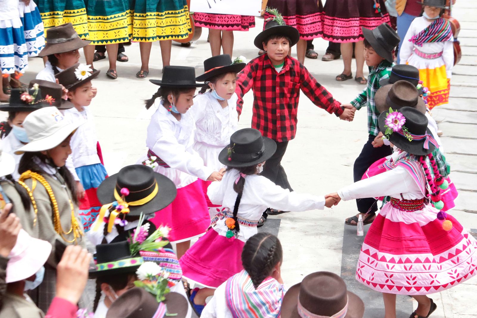 Ayacucho: Ministro de Cultura entregó Declaratoria de Patrimonio Cultural a danza Pum Pin Fajardino