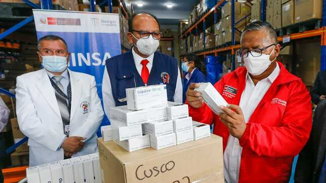 Cusco: Minsa entrega 44 toneladas de productos farmacéuticos y 17 modernos kits UCI adulto pediátrico