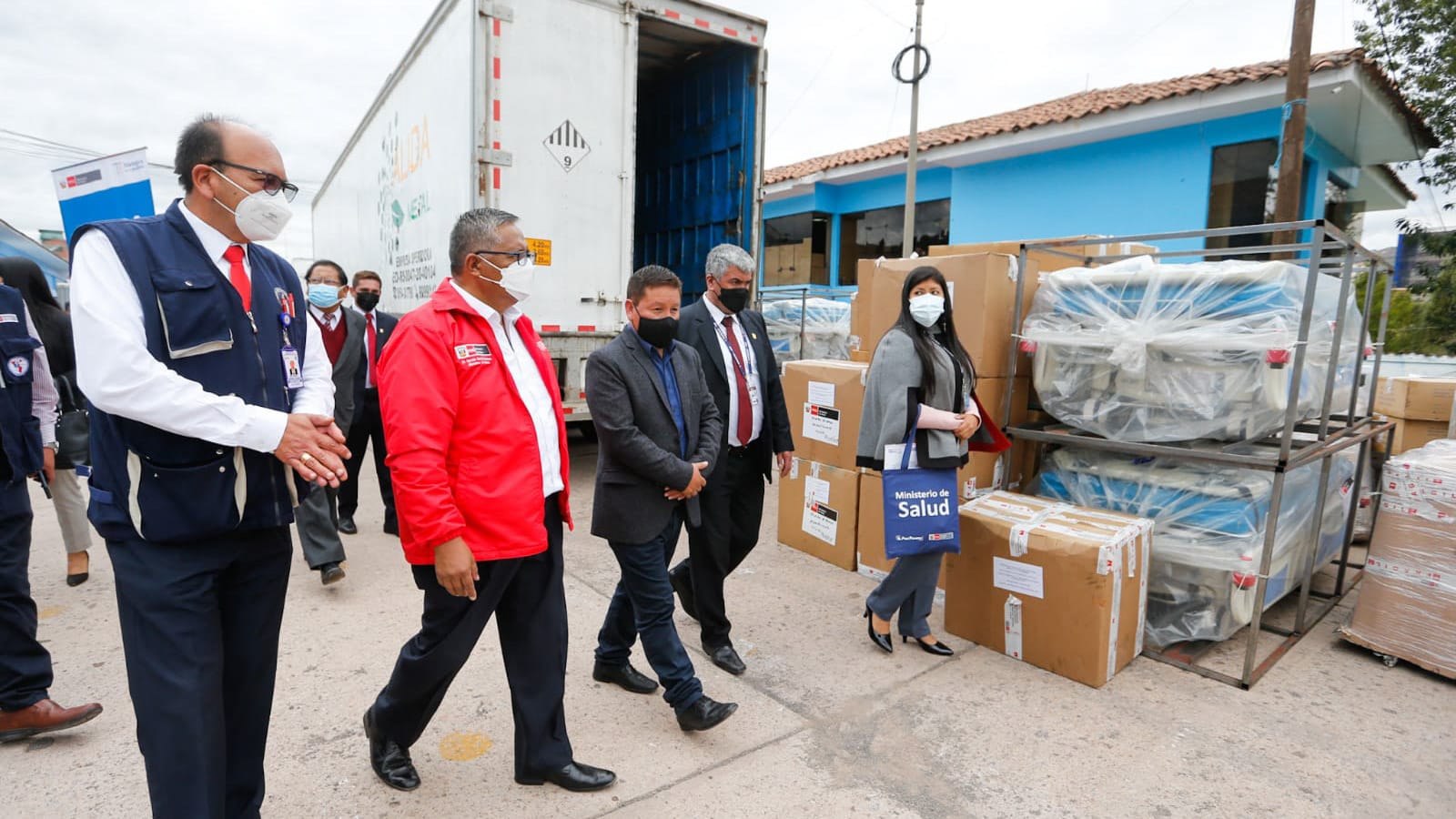 Cusco: Minsa entrega 44 toneladas de productos farmacéuticos y 17 modernos kits UCI adulto pediátrico