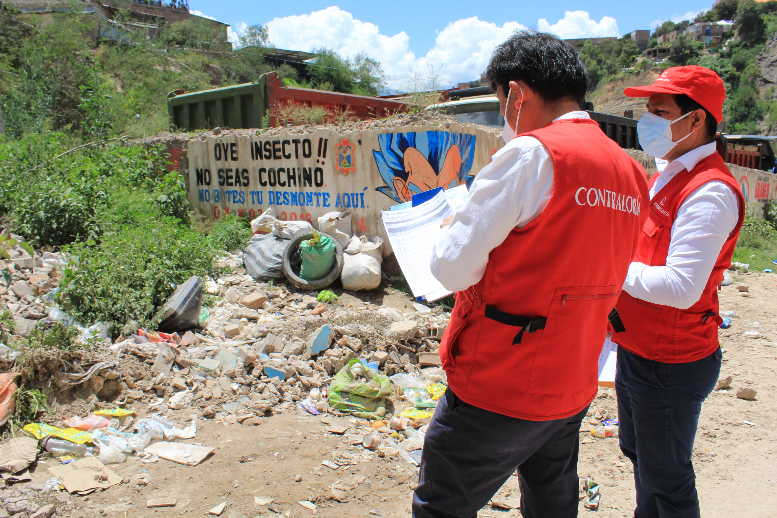 En la provincia de Huamanga, auditores evidencian la presencia de residuos sólidos en el distrito de Ayacucho. 