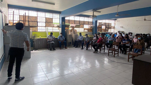 Se informa avances a comunidad educativa de la IE 0159 10 de Octubre de San Juan de Lurigancho