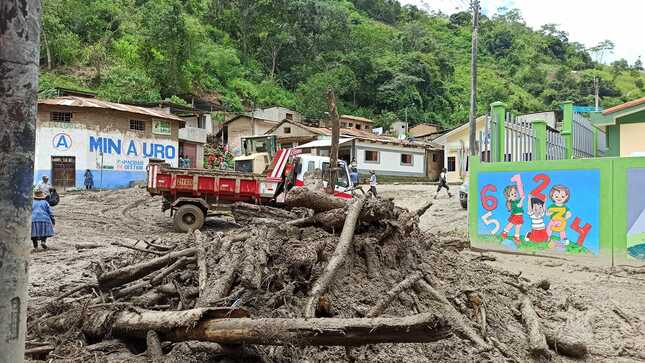 Defensa civil provincial destina apoyo para atención de emergencia en Versalles