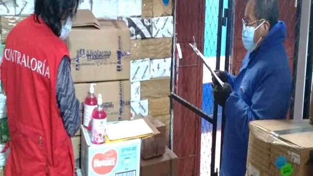 Visita al almacén central de la Unidad de Gestión Educativa Local (UGEL) Pasco, evidenciando insumos de limpieza vencidos