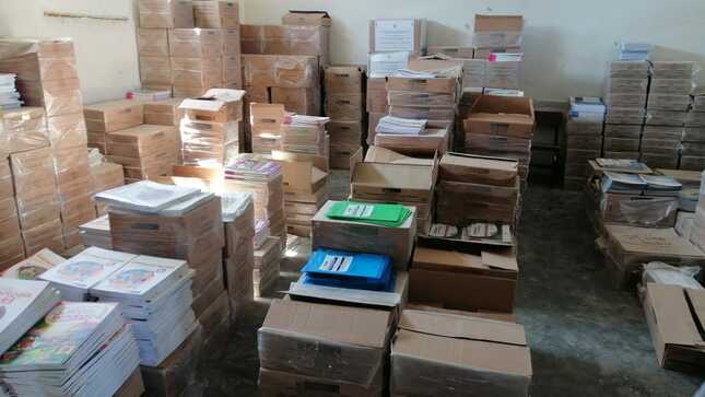 Material educativo en almacén de la UGEL en Piura.
