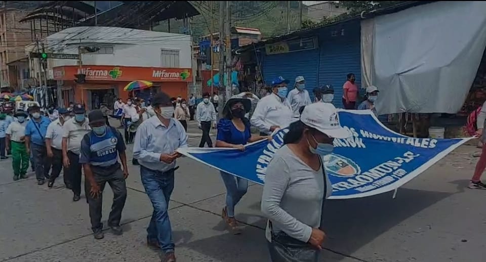 Autoridades, trabajadores municipales y representantes de la sociedad civil se movilizaron en Quillabamba