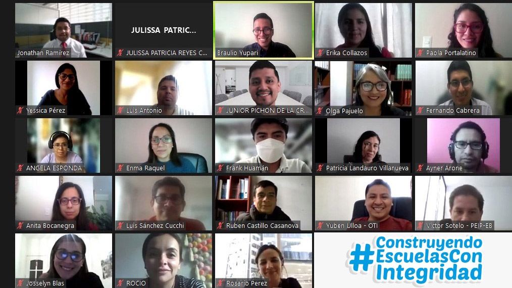 Servidores de Escuelas Bicentenario reciben primera charla de integridad
