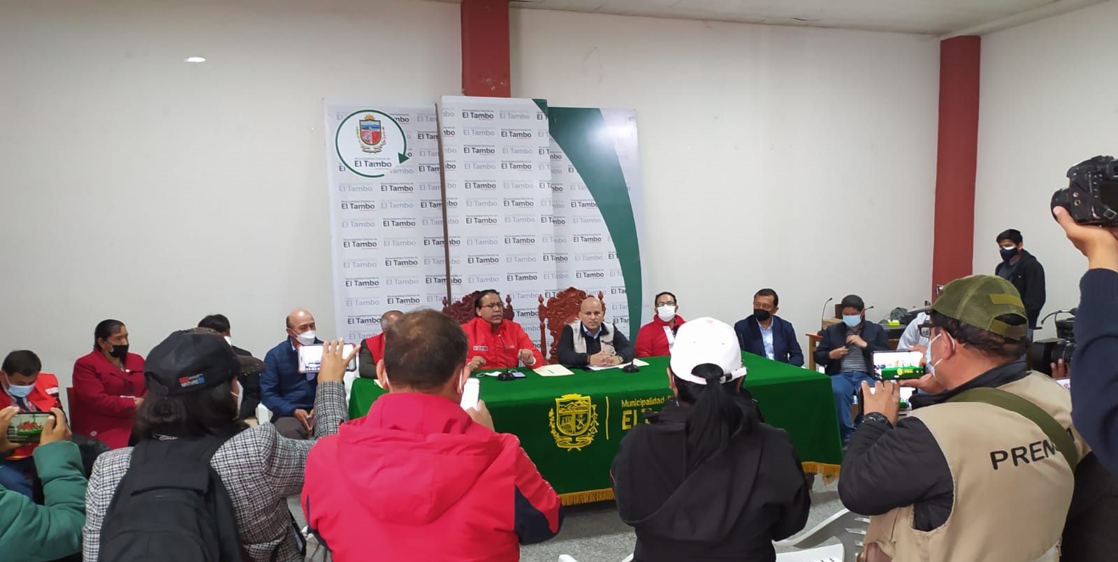 El ministro de Cultura, Alejandro Salas, brindó una conferencia de prensa en Huancayo.