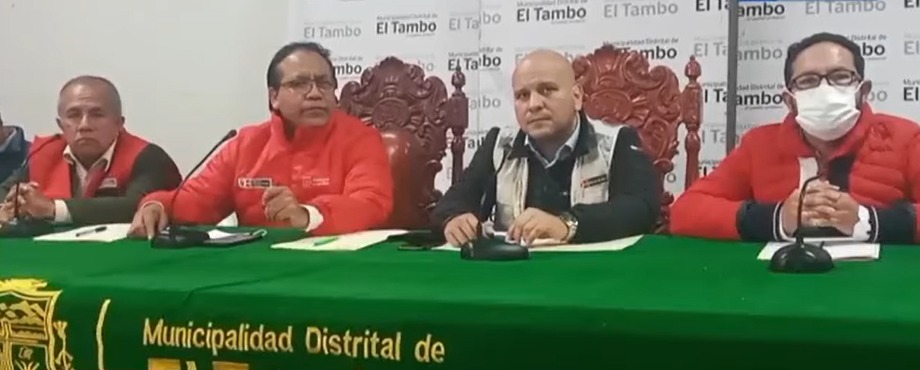 El ministro de Cultura, Alejandro Salas, brindó una conferencia de prensa en Huancayo.