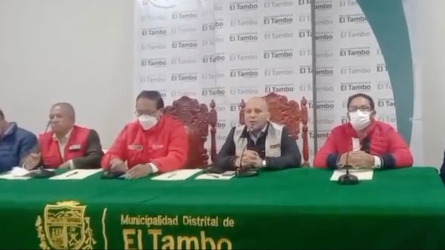 El ministro de Cultura, Alejandro Salas, brindó una conferencia de prensa en Huancayo.