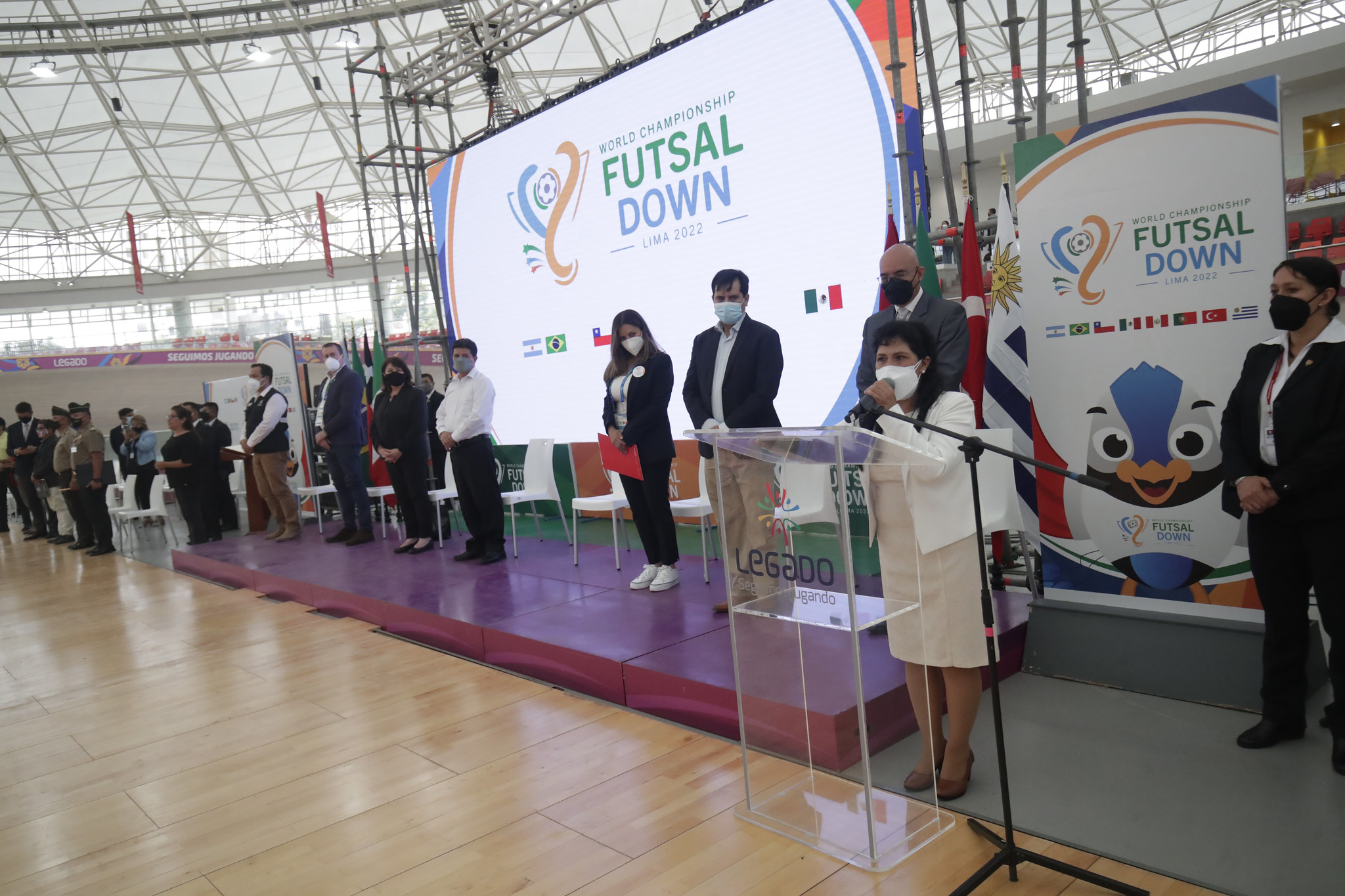 La ceremonia de inauguración de la Tercera Copa Mundial de Futsal Down 2022, se realizó con la presencia del Presidente de la República, Pedro Castillo Terrones, la primera Dama de la Nación, Lilia Ulcida Paredes Navarro, la ministra de la Mujer y Poblaciones Vulnerables, Diana Miloslavich Tupac; el presidente del Consejo Nacional para la Integración de la Persona con Discapacidad (CONADIS), Marco Antonio Gamarra La Barrera, la presidenta del Colectivo Down Perú, Gissely Alvarado Ramírez; el director ejecutivo del Proyecto Legado, Federico Tong Hurtado entre otras autoridades.