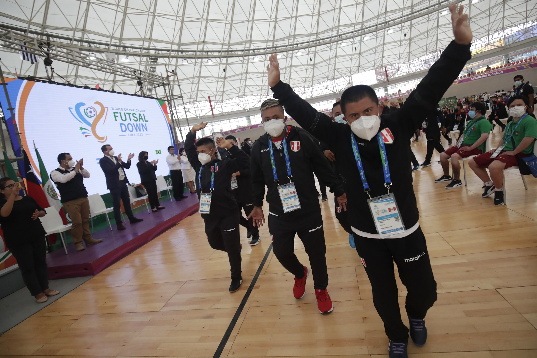 Equipo de participantes en la ceremonia de inauguración de la Tercera Copa Mundial de Futsal Down 2022