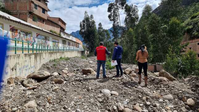 Contraloría alerta riesgos en construcción de complejo deportivo por cercanía a río Carash en San Marcos.