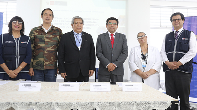 En la foto aparece el viceministro de Salud Pública, Neptalí Santillán;  el Director de la Dirección de Redes Integradas de Salud (DIRIS) Lima Centro, Alfredo Rubén Centurión; el Director General de Intervenciones Estratégicas en Salud Pública del Minsa, Gustavo Rosell; el alcalde de la Municipalidad de San Juan de Lurigancho, Alex Gonzáles, y otras autoridades.