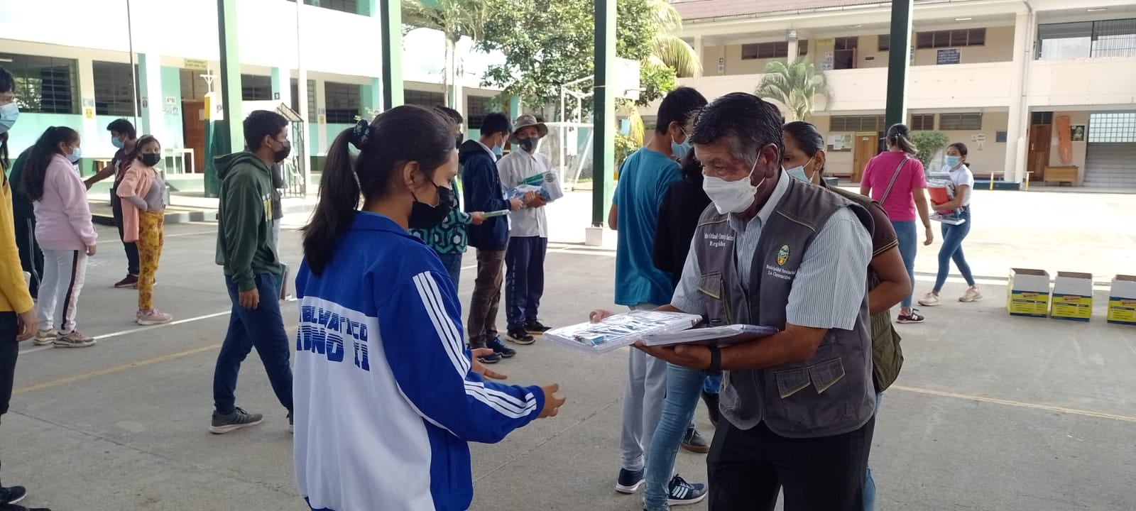 MPLC continúa entregando kits escolares a estudiantes de bajos recursos en las instituciones educativas rurales y urbanas