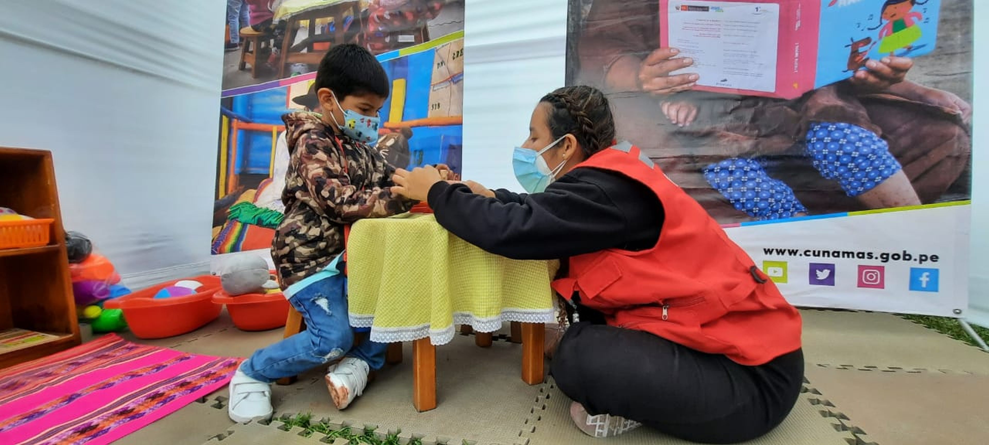 Cientos de niñas y niños accedieron a servicios integrales durante la campaña multisectorial por el Día de la Niña y Niño Peruanos, realizada en el Parque de las Leyendas.