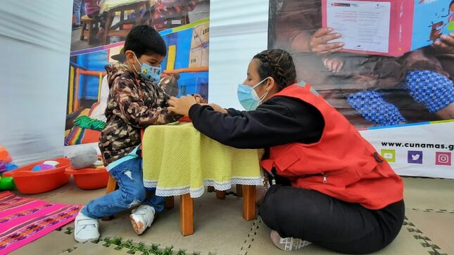 Cientos de niñas y niños accedieron a servicios integrales durante la campaña multisectorial por el Día de la Niña y Niño Peruanos, realizada en el Parque de las Leyendas.