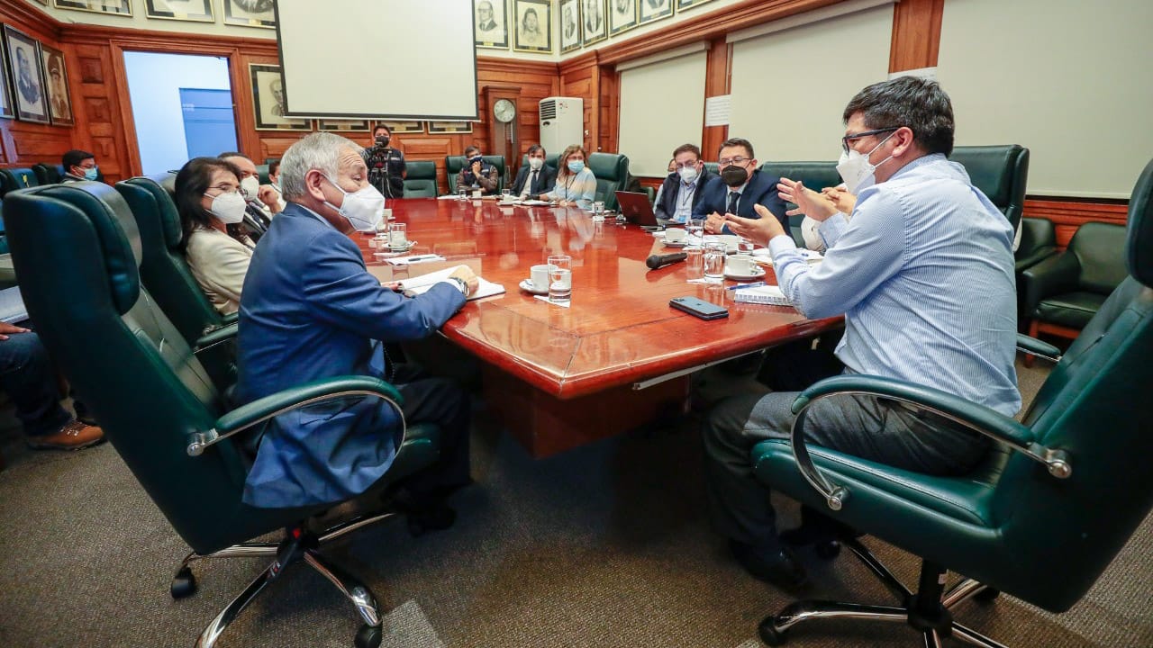 Minsa y Colegio Médico del Perú se reúnen para impulsar el Consejo Nacional de Salud