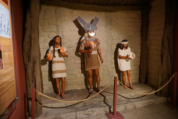 Recreación de personajes en Huaca Rajada Sipán.