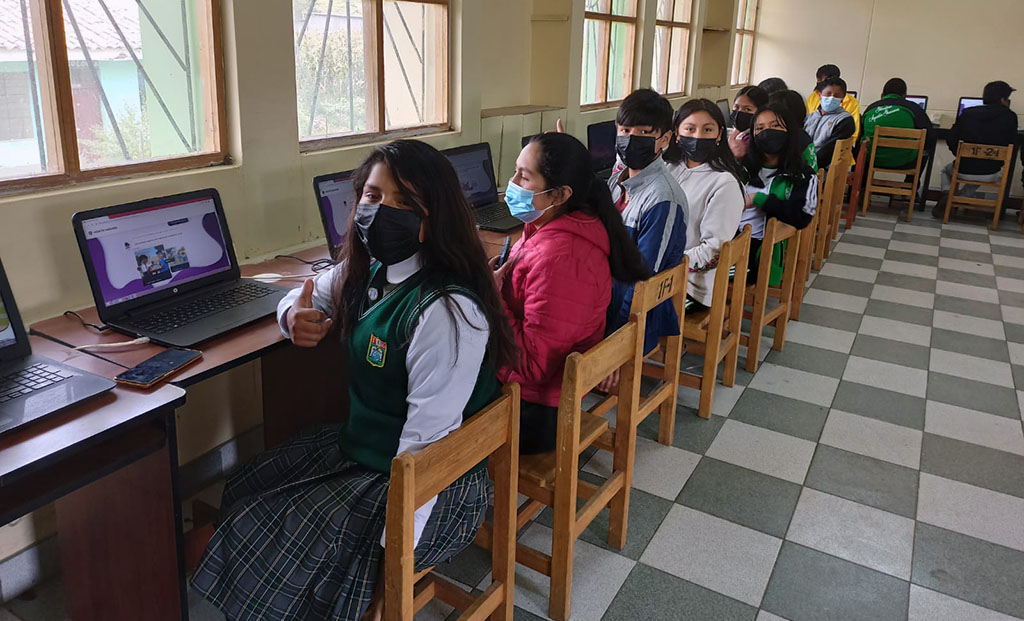 Escuelas Bicentenario implementó encuesta interactiva en 13 instituciones educativas del país