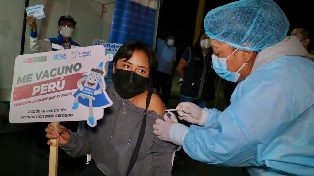 Minsa acerca la vacuna contra la COVID-19 a viajeros por Semana Santa