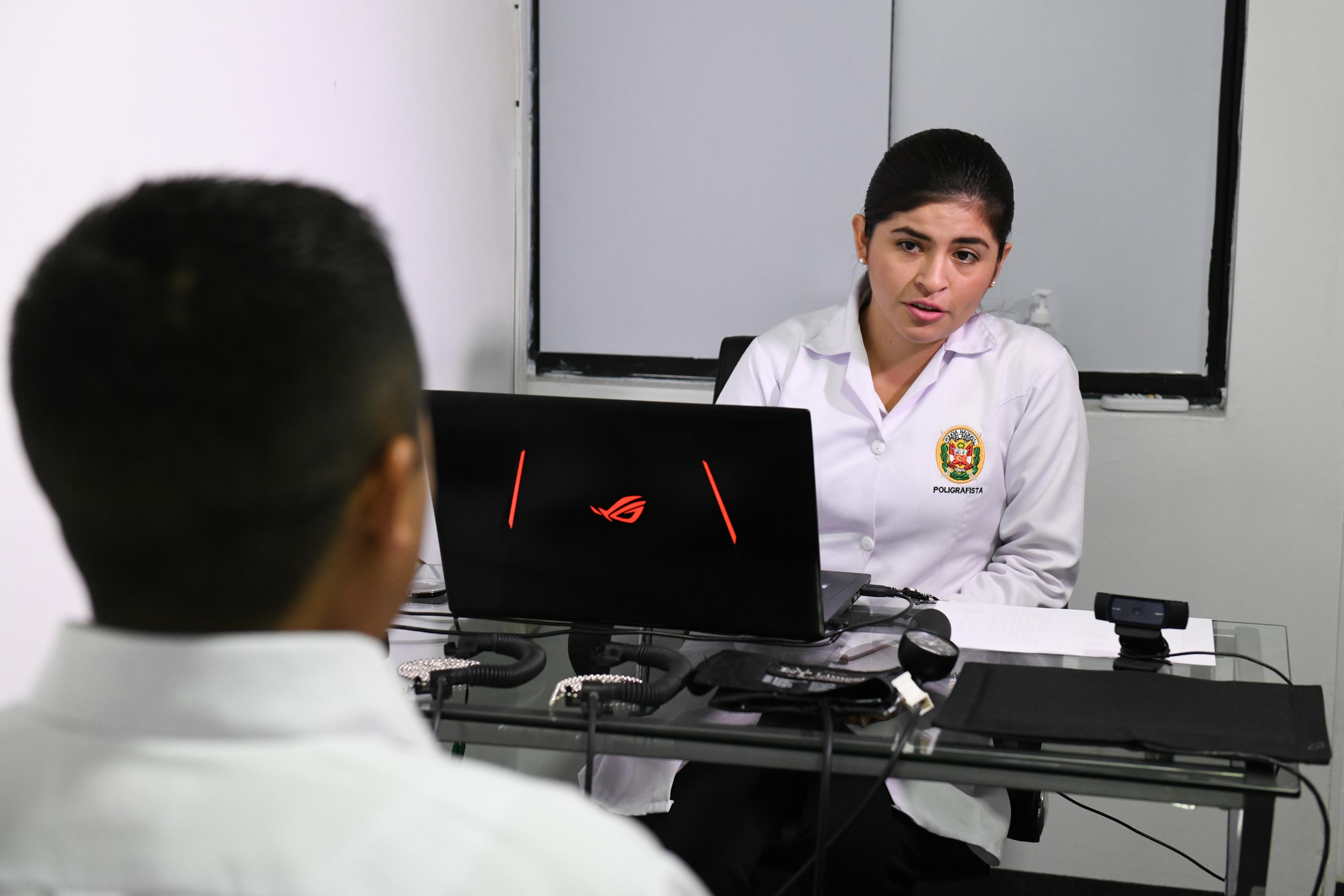 Aplicaron prueba del polígrafo a más de 500 aspirantes a Escuela de Oficiales de la Policía Nacional.