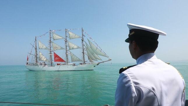Impresionantes veleros de Latinoamérica desfilaron por la bahía de Lima 