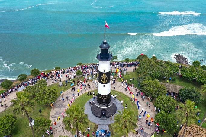 Impresionantes veleros de Latinoamérica desfilaron por la bahía de Lima