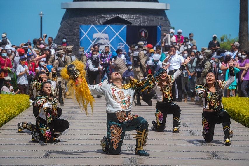 Impresionantes veleros de Latinoamérica desfilaron por la bahía de Lima