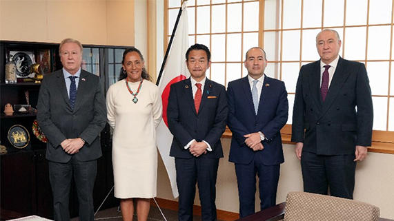 De izq. a der.: Emb. Ricardo G. Rojas (Chile), Emb. Melba Pría (México), Min. Kiyoshi Odawara, Emb.  Santiago Pardo (Colombia),  Emb. Roberto Seminario (Perú).