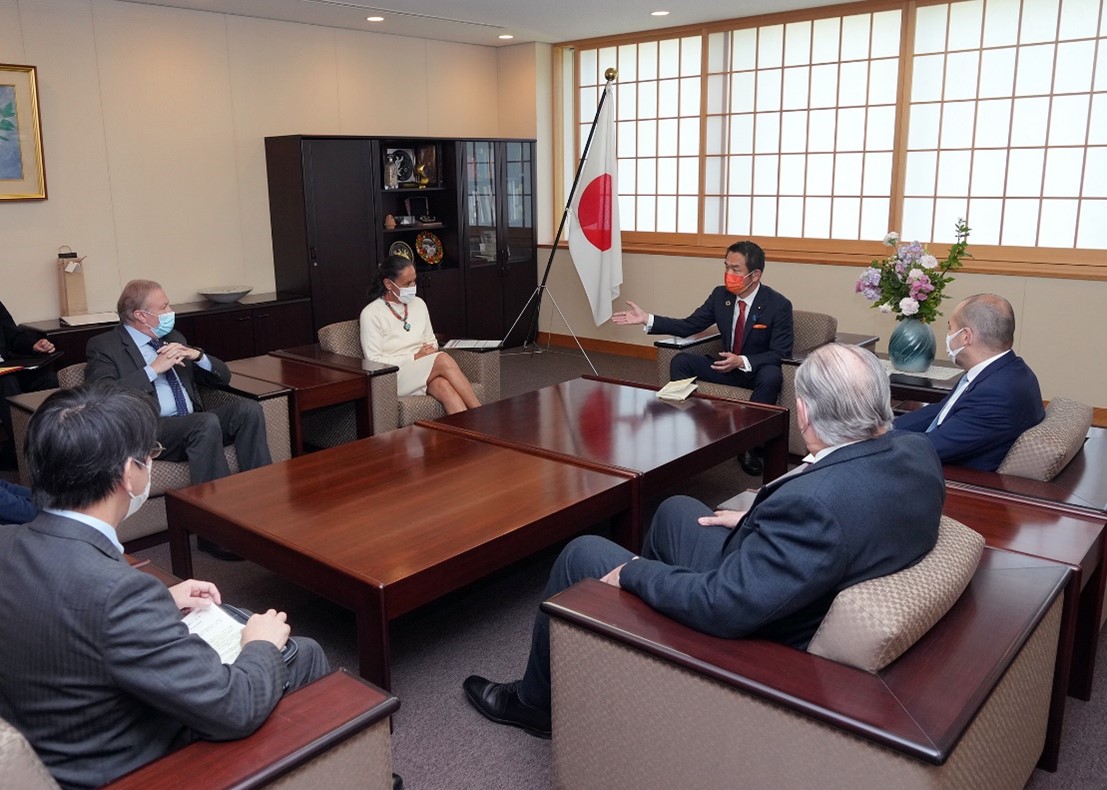 Embajadores de Países Miembros de la Alianza del Pacífico en Japón se Reúnen con el Ministro de Estado Kiyoshi Odawara