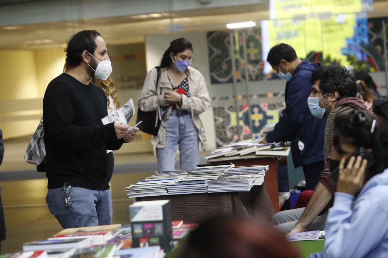 Miles de libros de autoras y autores nacionales fueron vendidos en la quinta edición de la feria La Independiente en Ministerio de Cultura