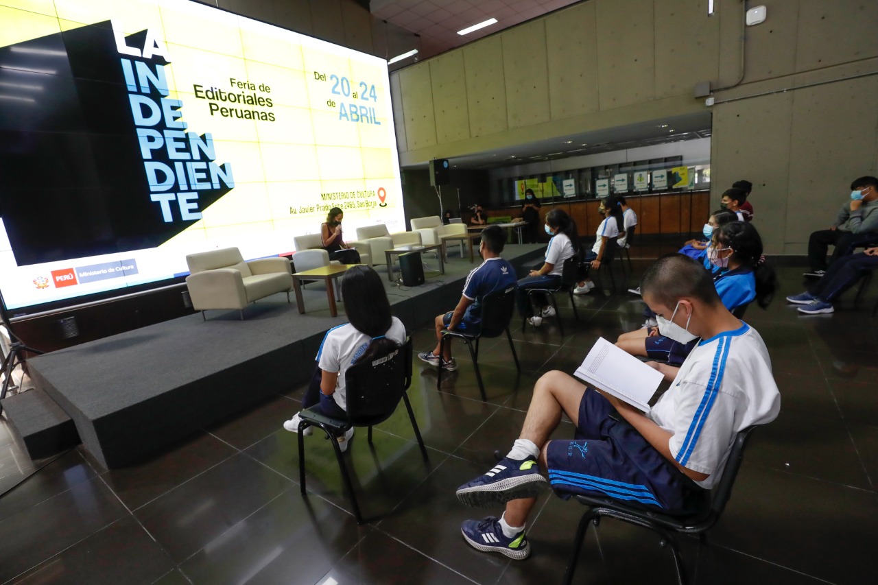 Miles de libros de autoras y autores nacionales fueron vendidos en la quinta edición de la feria La Independiente en Ministerio de Cultura