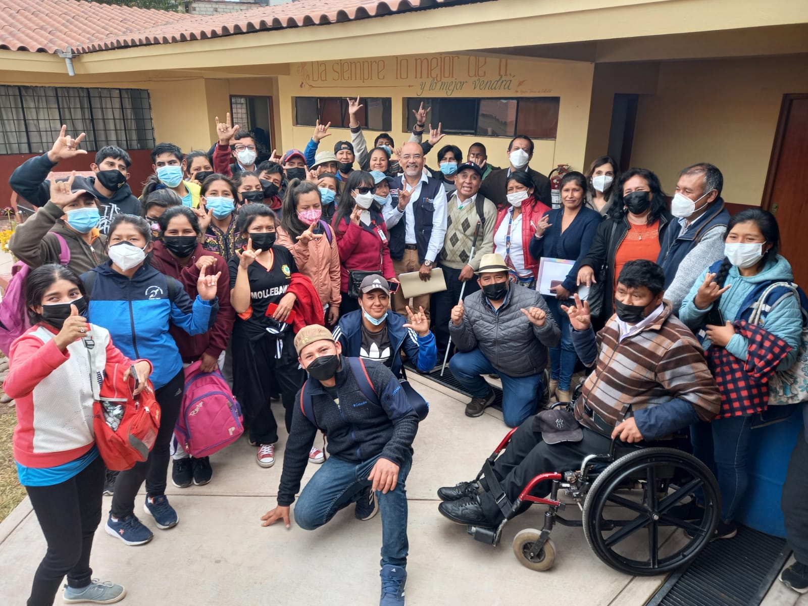 “Mesa técnica de diálogo para el desarrollo del departamento de Cusco” contó con la participación del presidente del Conadis, Marco Antonio Gamarra La Barrera, el Gerente Regional de Desarrollo Social del Gobierno Regional del Cusco, así como de representantes del Consejo Regional de Integración de las Personas con Discapacidad y representantes de las Organizaciones de Personas con Discapacidad de la región.