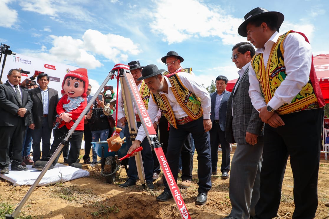 Imagen de primera piedra del CITE cuero y calzado Junín