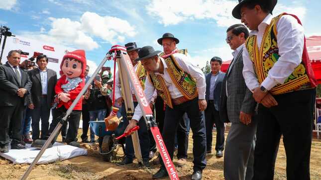 Imagen de primera piedra del CITE cuero y calzado Junín