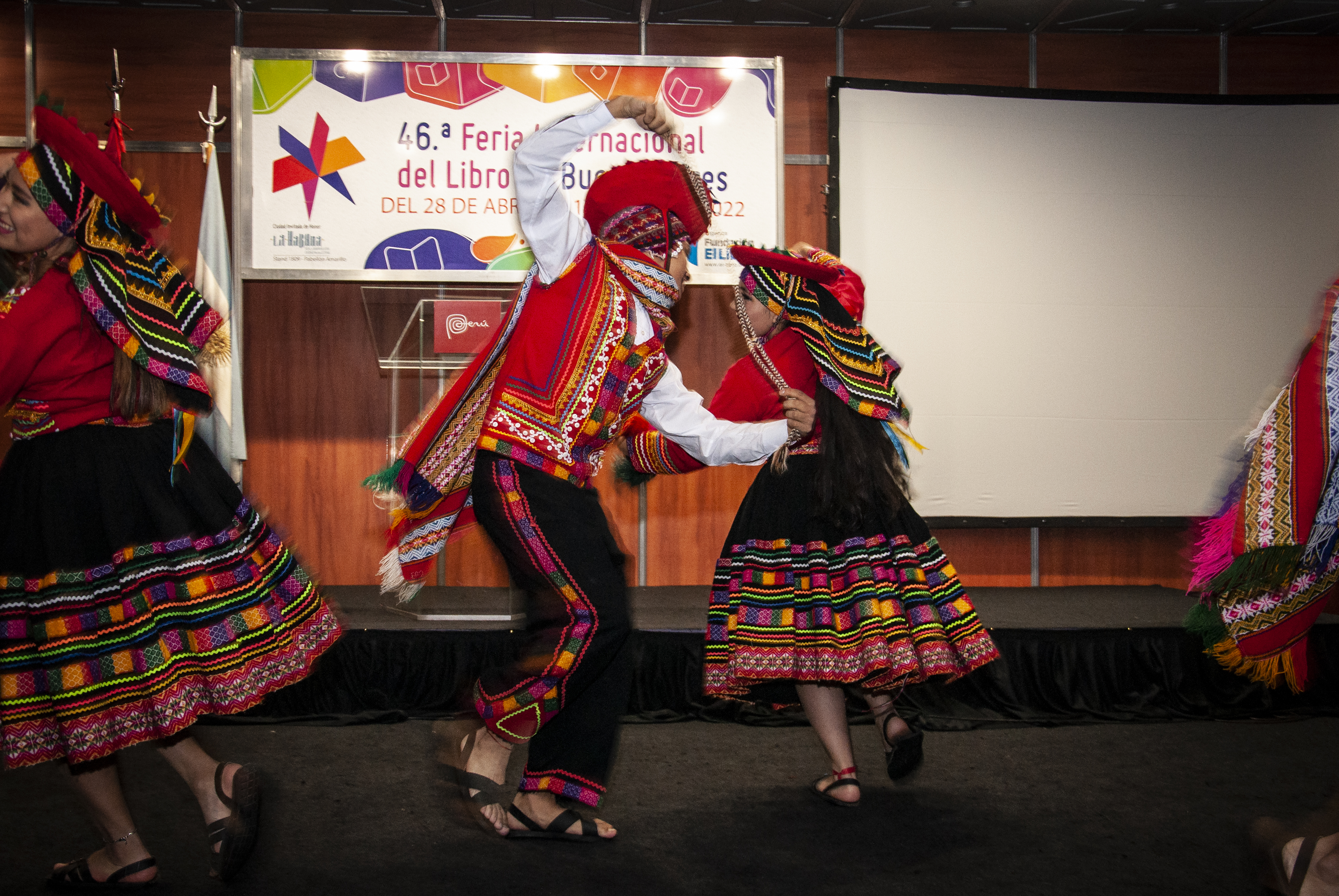 Con danzas y música, se celebró el Día de Perú en la 46ª. Feria Internacional del Libro de Buenos Aires