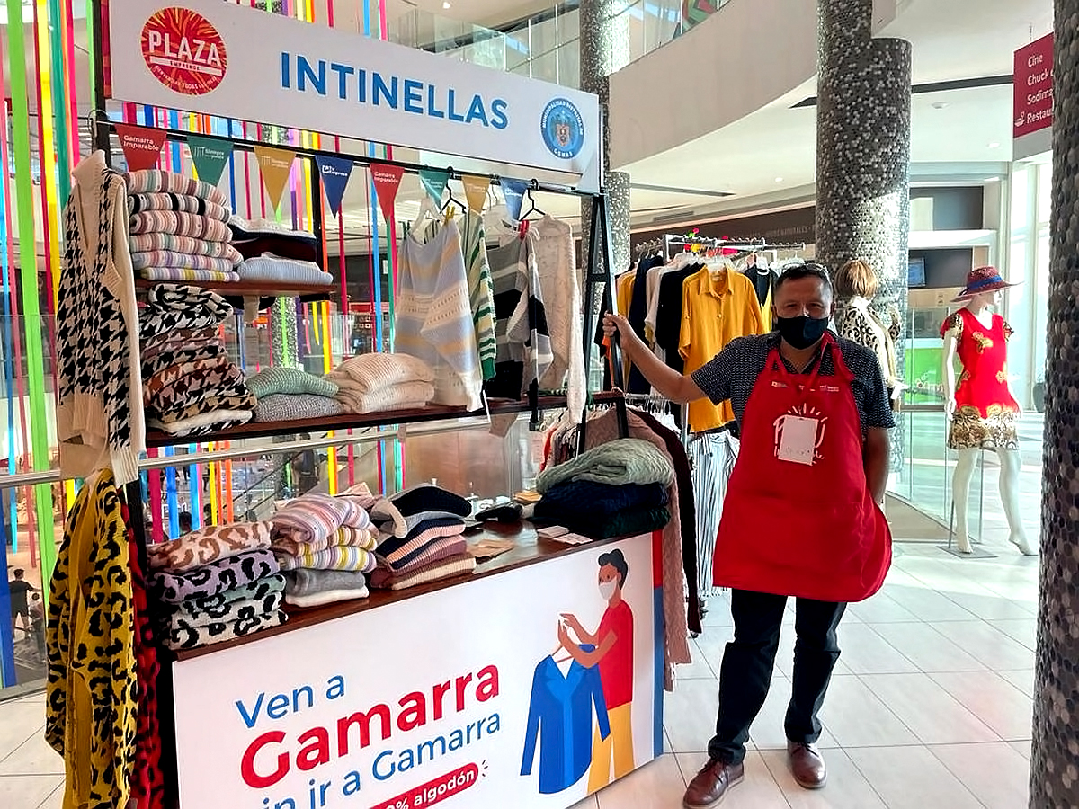 Imagen de empresario de Gamarra en el Mall Plaza Comas