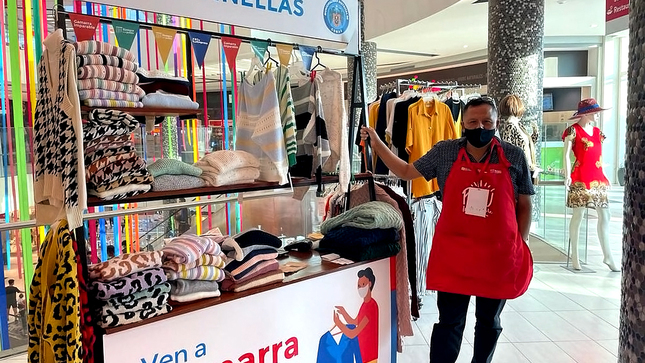 Imagen de empresario de Gamarra en el Mall Plaza Comas