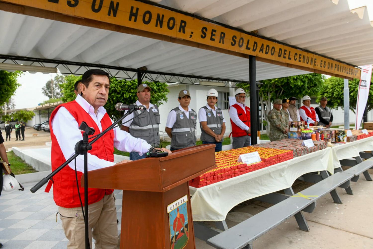 Pisco: Ministro Chávarry lideró destrucción de 167 toneladas de pirotécnicos decomisados por la Sucamec