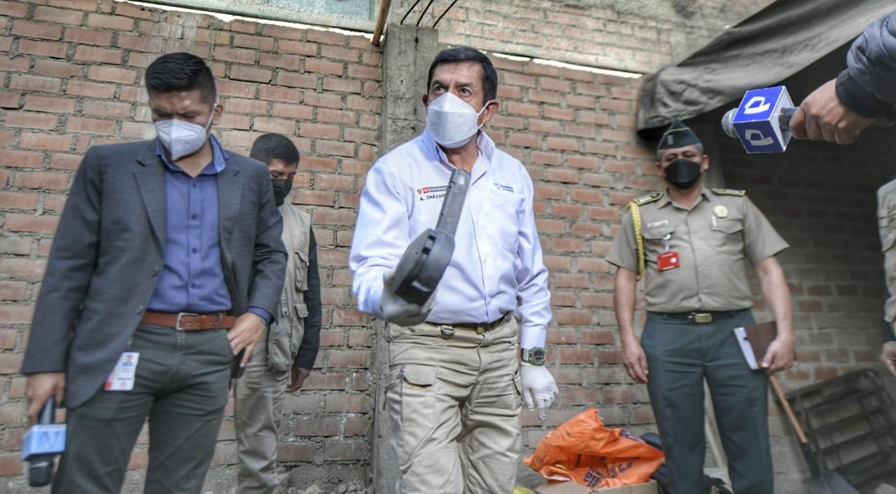 Policía Nacional da golpe al narcotráfico y decomisa 295 paquetes de droga en Lima. El titular del Mininter destacó labor articulada de agentes de la Digimin y la Dirandro. Detenidos serían parte de la organización criminal denominada “Los Prados”.