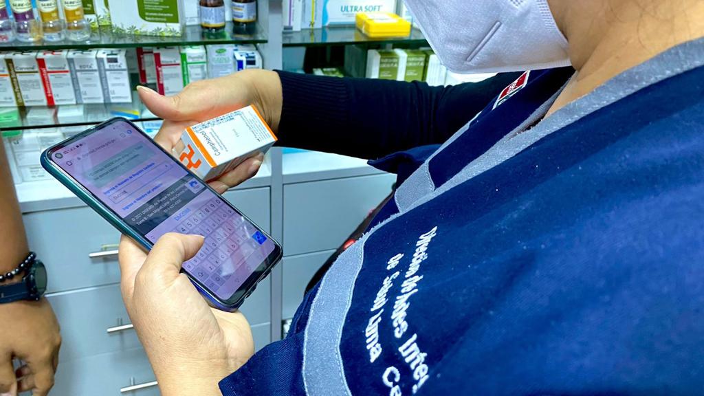 Minsa interviene puestos de venta ilegal de medicamentos en la avenida Emancipación